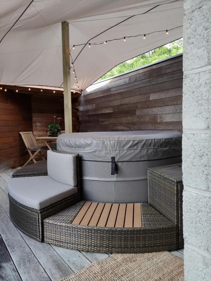 Gite A L'Ombre Du Clocher Avec Jacuzzi Et Sauna Privatifs Celles  Eksteriør billede