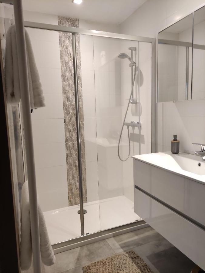Gite A L'Ombre Du Clocher Avec Jacuzzi Et Sauna Privatifs Celles  Eksteriør billede